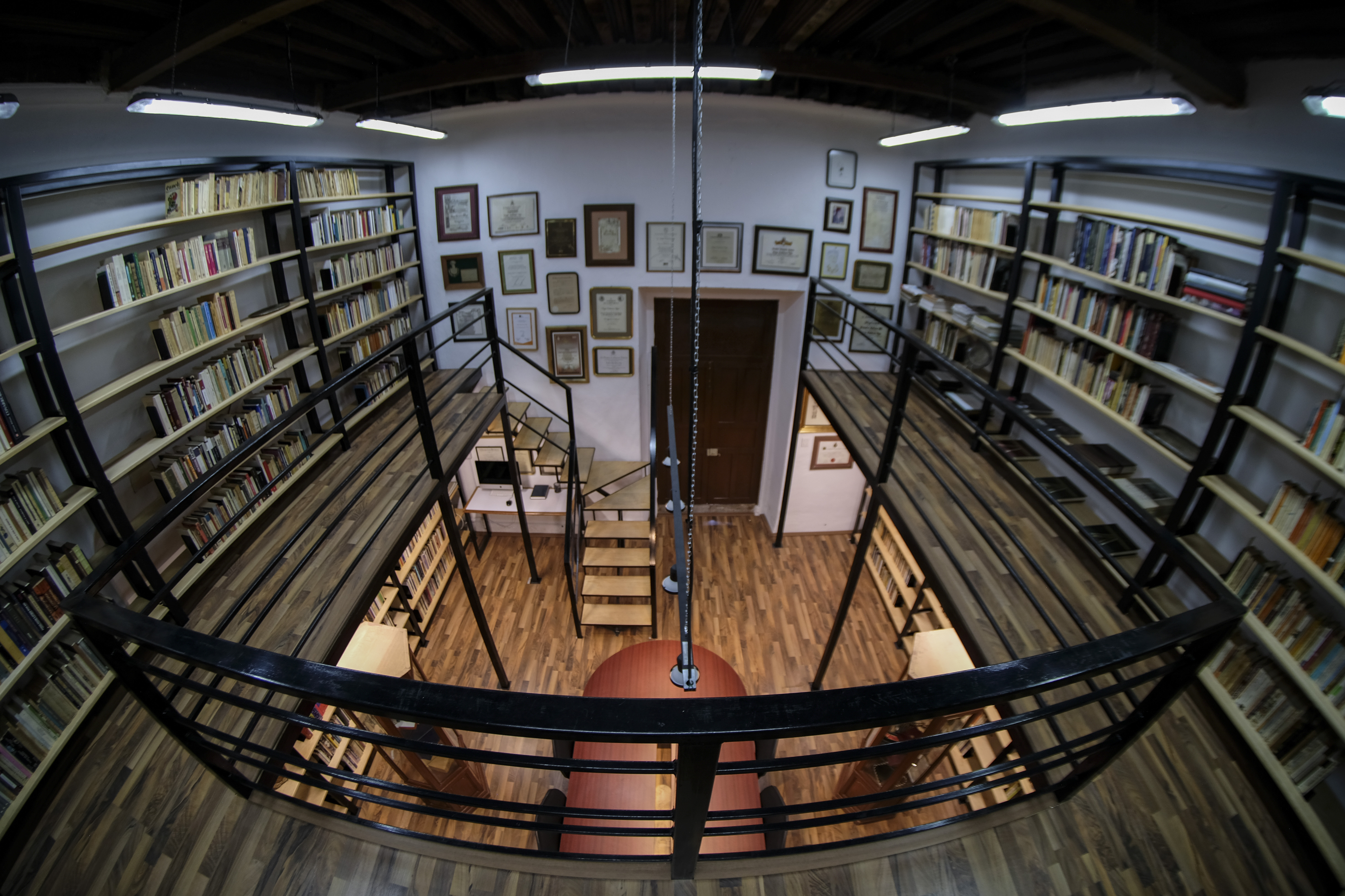 Acervo bibliográfico en el Patio Barroco de la UAQ, Querétaro. Foto: Kevyn Lara 